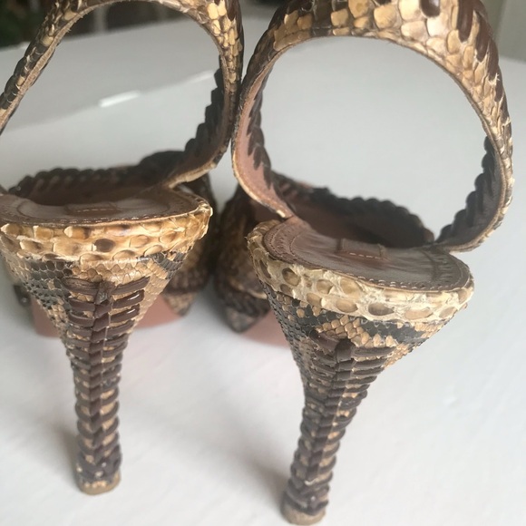 ALAIA, PARIS; SNEAKESKIN ,STICH DETAIL, SANDALS. - Picture 3 of 4